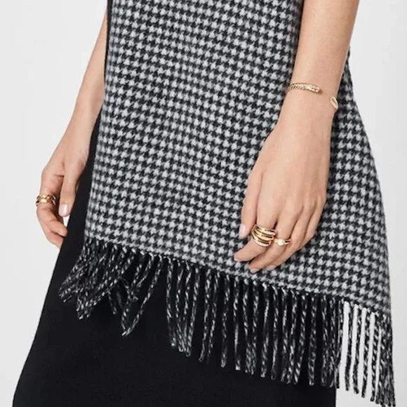 Houndstooth Hooded Scarf - New With Tags - NEVER WORN